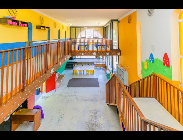266M² BUSINESS FOR SALE IN MONTCLAIR